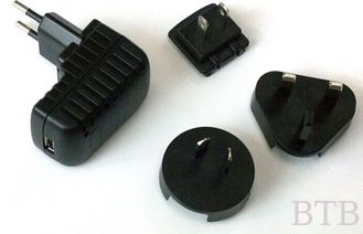 الصين 5 فولت 1A محول طاقة USB مكبس قابل للتبادل محول AC DC المزود
