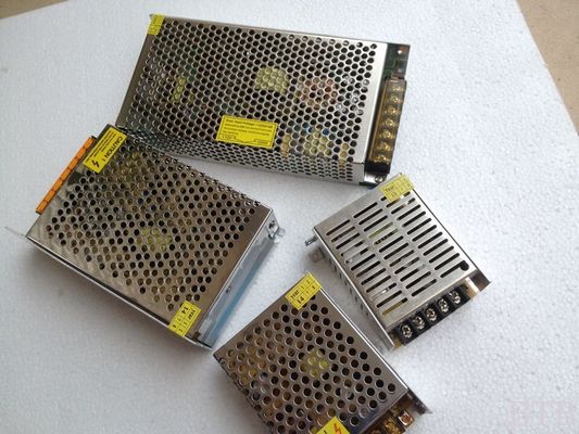 51 - 100W الطاقة الخارجة ومصدر واحد نوع الطاقة المتحركة LED المزود