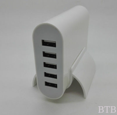 مكيّف 5USB أبيض اللون المزود