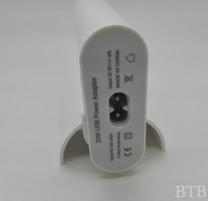 مكيّف 5USB أبيض اللون المزود