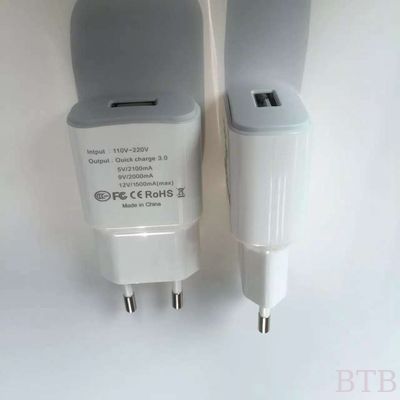 QC3.0 QC2.0 5v 1a 5v 2.1a 5v 3a شاحن USB أبيض اللون محول USB للهاتف المحمول سامسونج هواوي المزود
